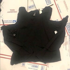 ❤️H&M Small Black Top Exposed Shoulders Long Sleeves